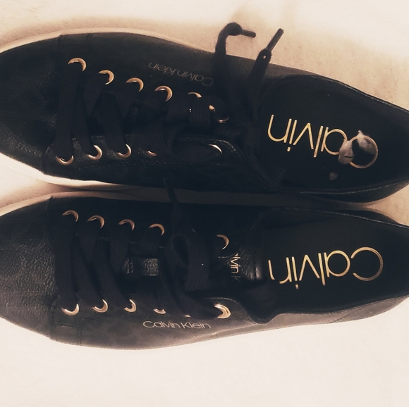 Calvin Klien Michaela 2 Size 8.5 - Picture 1 of 5